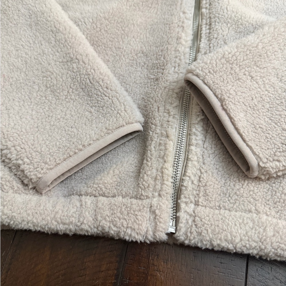 Abercrombie & Fitch
YPB neoWARM Hooded Full-Zip - Picture 2 of 8